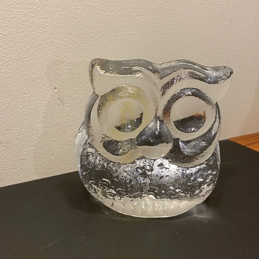 Lars Hellstun Skruff Swedish Glass Paperweight - Picture 3 of 7